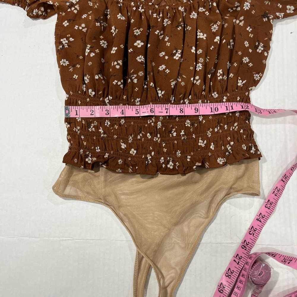 ASTR THE LABEL DITZY FLORAL BODYSUIT - Picture 4 of 15